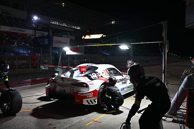 피트 스탑 중인 노동기, 경기 후반 한 번 더 피트 스탑으로 아쉬움을 남겼다. 사진: 김학수 기자