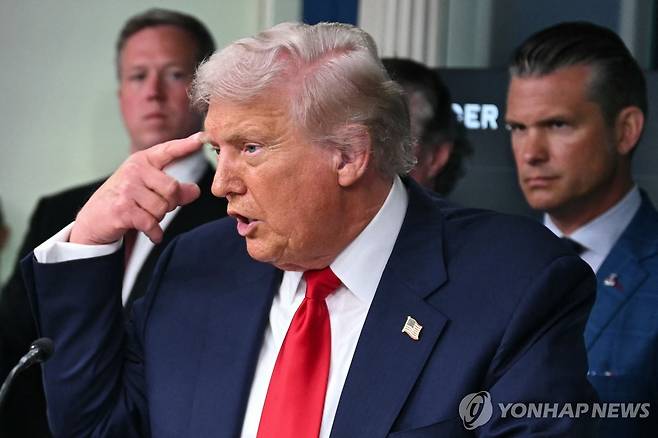 워싱턴 DC 치안 강화 대책 발표하는 트럼프 [워싱턴 AFP=연합뉴스. 재판매 및 DB 금지]