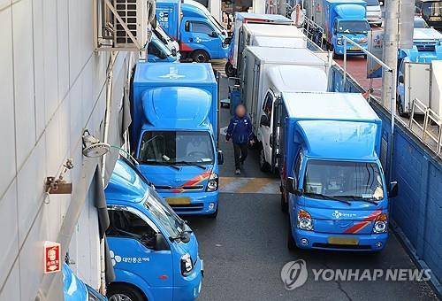 CJ대한통운 택배기사 70% "택배 쉬는 날 가족여행 갈 것" [연합뉴스 자료사진]