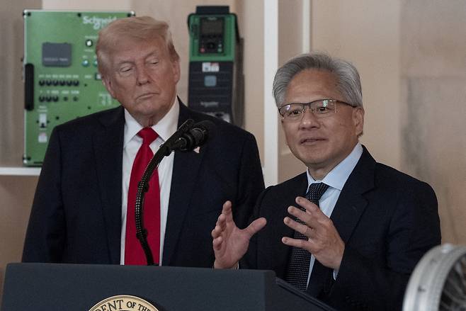 도널드 트럼프 대통령과 젠슨 황 엔비디아 CEO. [연합뉴스 자료사진. 재배부 및 DB 금지]