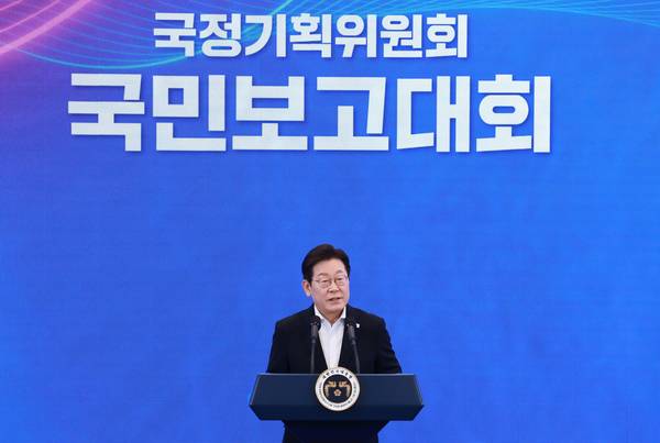 이재명 대통령이 13일 청와대 영빈관에서 열린 국정기획위원회 국민보고대회에서 발언하고 있다. 2025.8.13 /연합뉴스