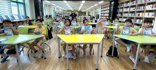▲&nbsp;수원금곡초 학생들이 작가와의 만남을 진행했다./사진제공=수원금곡초등학교