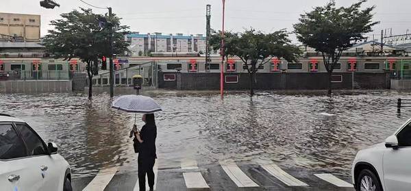 인천역 일대 도로 침수 [사진 = 연합뉴스]