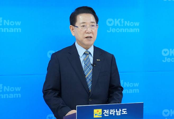 이재명 정부가 향후 5년간 추진하게 될 국정과제가 발표됨에 따라 전라남도가 지역 발전의 새로운 전기를 맞게 될 것이란 관측이 나온다. 사진은 김영록 전라남도지사가 13일 전남도 중앙협력본부 서울사무소에서 전남 핵심현안 국정과제 반영과 관련해 브리핑을 하고 있다. /전남도 제공