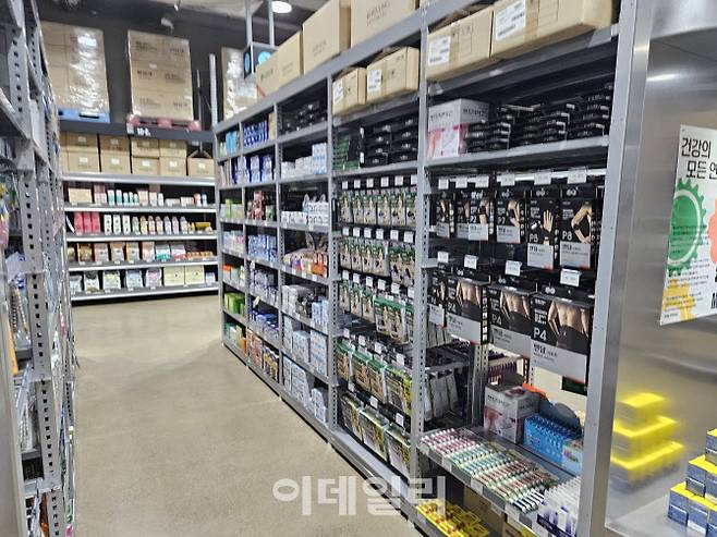 경기도 성남에 위치한 한 창고형 약국 매장 내부 모습(사진=안치영 기자)