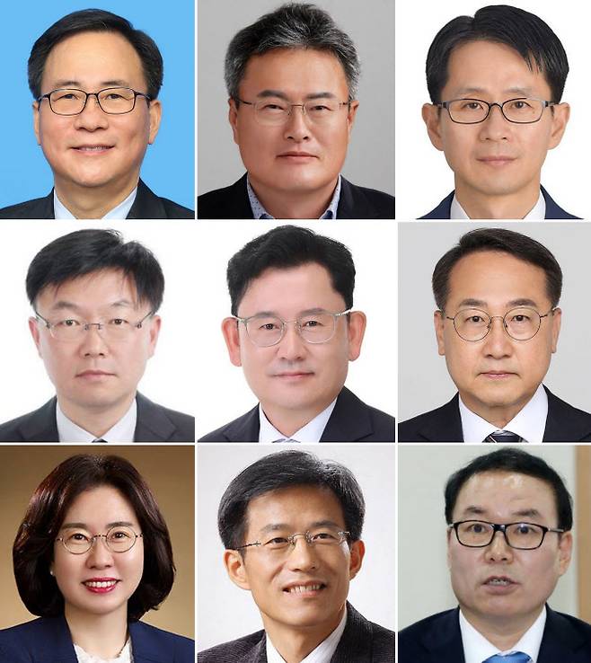 왼쪽부터 김영수 문화체육관광부 1차관, 김대현 문화체육관광부 2차관, 백승보 조달청장, 안형준 통계청장, 이승돈 농촌진흥청장, 김인호 산림청장, 이미선 기상청장, 방용승 민주평화통일자문회의 사무처장, 정한중 소청심사위원회 위원장. (사진=연합뉴스)