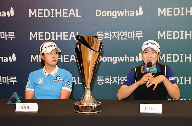 김아림이 13일 열린 메디힐 한국일보 챔피언십 공식 기자회견에서 소감을 밝히고 있다.