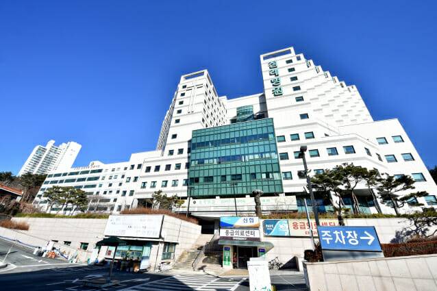 문 닫은 지 8년째 방치되고 있는 부산 침례병원. [사진=부산시]