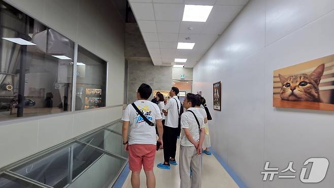 부산시수의사회 임원들이 11일 대만 타이중 신겐 본사를 둘러보고 있다. ⓒ 뉴스1