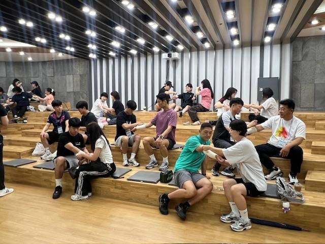 6일 경기도 일원에서 진행된 2025년 장애인생활체육지도자 역량강화교육에서 지도자들이 안전교육을 이수하고 있다. 사진 | 대한장애인체육회