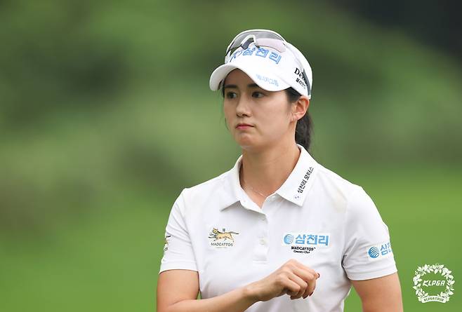 이세희가 당당한 표정으로 이동하고 있다. 사진 | KLPGA