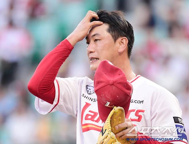 7일 인천 SSG랜더스필드에서 열린 SSG와 삼성의 경기. 2회 삼성 박승규에게 2타점 적시타를 허용하고 있는 SSG 김광현. 인천=송정헌 기자songs@sportschosun.com/2025.08.07/