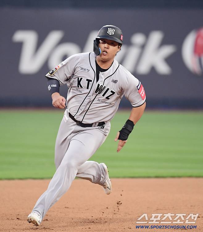 27일 수원 케이티위즈파크에서 열린 KBO리그 KT와 두산의 경기. 4회 장성우 2루타 때 3루를 향해 힘차게 내달리는 KT 강백호. 수원=송정헌 기자songs@sportschosun.com/2025.05.27/