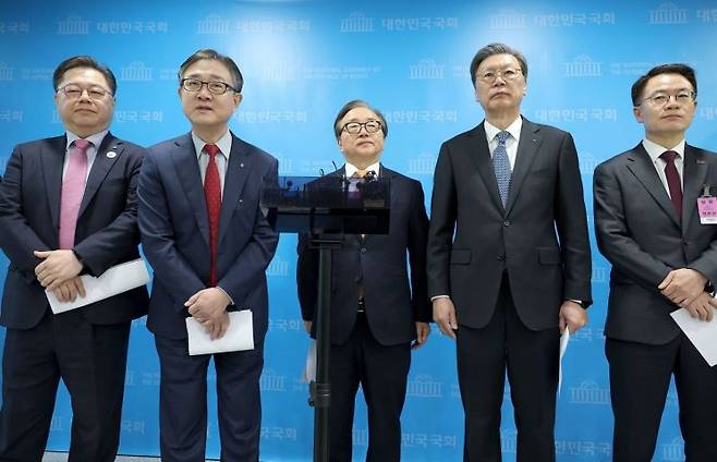 상법개정안 관련 기자회견하는 경제8단체. 연합뉴스