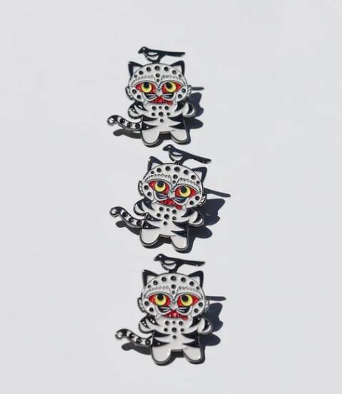 The National Museum of Korea’s MU:DS "Magpie and Tiger badge," a popular item, is drawing even more attention for its resemblance to "Derpy" from the hit Netflix animated film KPop Demon Hunters./National Museum of Korea