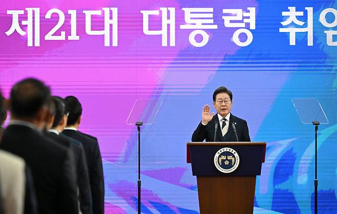 이재명 대통령이 지난 6월 4일 서울 여의도 국회에서 제21대 대통령 취임선서를 하고 있다. /국회사진기자단