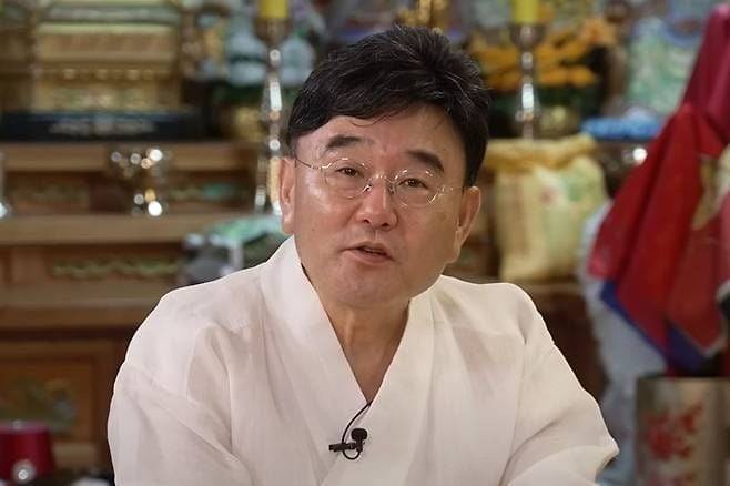배우 출신 무속인 정호근씨. /뉴시스