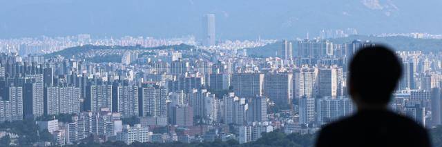 10일 서울 중구 남산에서 바라본 시내 아파트. 뉴스1
