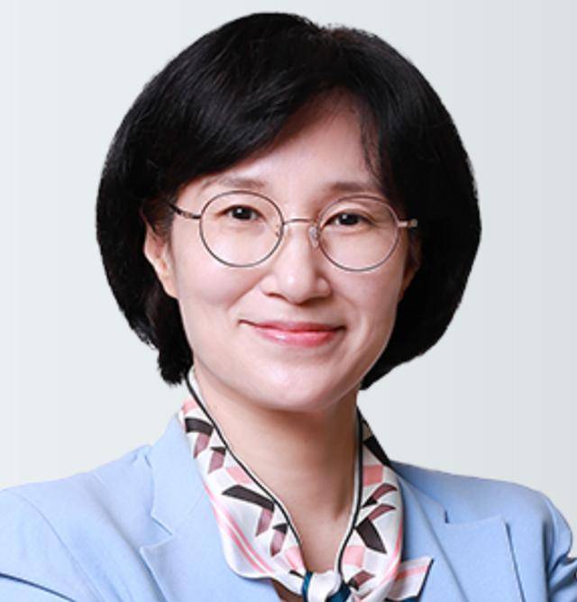 이재명 대통령이 13일 여성가족부 장관 후보자에 원민경 변호사를 지명했다. 대통령실 제공