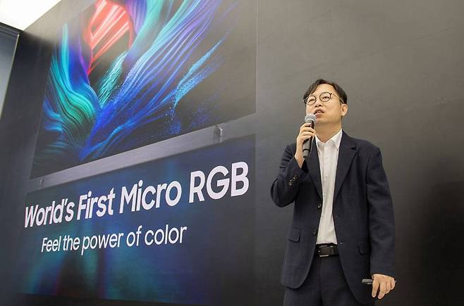 마이크로 RGB TV를 소개하는 이종포 삼성전자 영상디스플레이사업부 개발팀 상무 / 출처=삼성전자