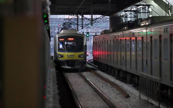 서울 청량리역까지 연장운행을 시작한 수인분당선 모습. 연합뉴스