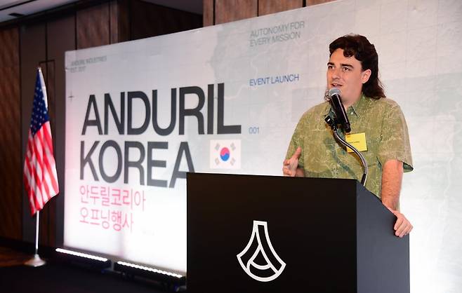 7일 서울 포시즌스 호텔 안두릴코리아 오프닝 행사에서 발표하고 있는 팔머 럭키 안두릴 창립자. 사진제공=안두릴