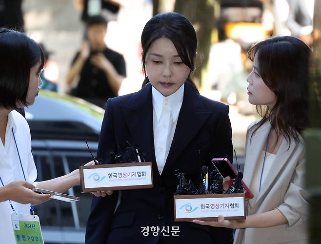 윤석열 전 대통령 부인 김건희 여사가 12일 오전 서울 서초구 서울중앙지법에서 열린 구속 전 피의자 심문(영장실질심사)에 출석하고 있다. 권도현 기자