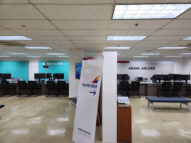 대한항공빌딩 9층 왼쪽에는 대한항공의 예약 발권센터가, 오른쪽에는 아시아나항공의 예약 발권센터가 운영되고 있다. 아시아나항공 제공.&nbsp;