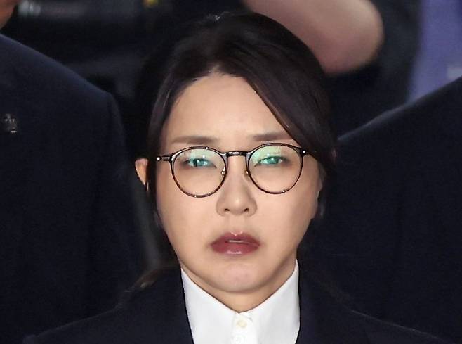 김건희 여사가 지난 12일 구속전 피의자심문(영장실질심사)을 마친 뒤 서울 서초구 서울중앙지법을 나서고 있다. 연합뉴스