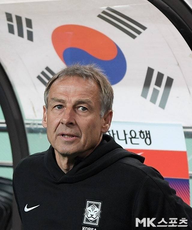 중국 매체 ‘소후닷컴’은 “클린스만이 매우 뛰어난 지도자라고 해도, 그가 ‘노반(중국 고대 전설적인 목수)’이라고 해도 썩은 나무를 아름다운 대들보로 만들 수는 없다. 과도한 기대는 안 된다. (마르첼로)리피조차 중국 축구에 질적인 도약을 가져오지 못했다”고 이야기했다. 사진=천정환 기자