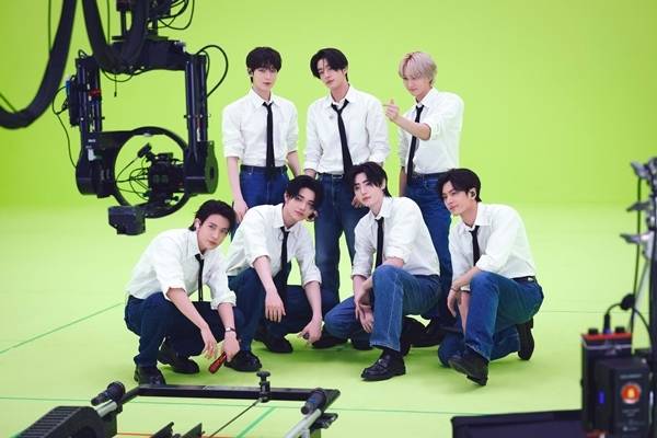 글로벌 그룹 엔하이픈(ENHYPEN)의 첫 번째 VR 콘서트 ‘엔하이픈 VR 콘서트 : 이머전’(ENHYPEN VR CONCERT : IMMERSION)이 개봉 첫날 좌석점유율 61%를 기록하며 뜨거운 반응 속 흥행 시동을 걸었다.