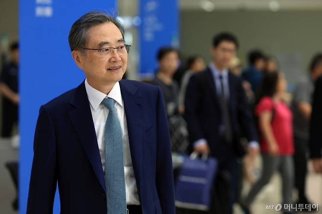 (인천공항=뉴스1) 박정호 기자 = 미국 방문을 마친 조현 외교부 장관이 3일 오후 인천국제공항 2터미널을 통해 귀국하고 있다. 2025.8.3/뉴스1  Copyright (C) 뉴스1. All rights reserved. 무단 전재 및 재배포,  AI학습 이용 금지.