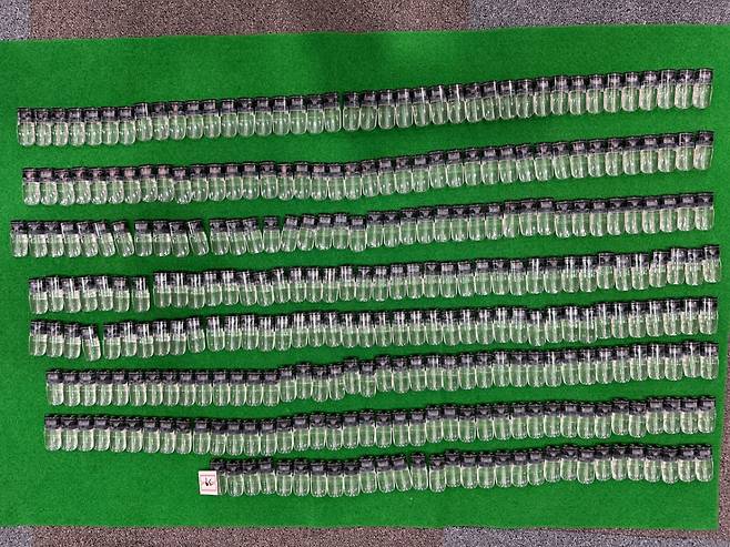 경찰이 압수한 전자담배 카트리지 모습. 검거된 일당은 해당 전문의약품과 액상담배를 혼합해 부정의약품을 제조한 후 전자담배 카트리지에 담아 유통했다. /사진제공=서울경찰청.