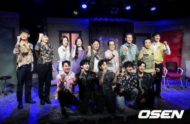 [OSEN=이대선 기자] 13일 오후 서울 종로구 대학로 대학로 아트하우스에서 연극 '서울의 별' 프레스콜 및 기자간담회가 열렸다.