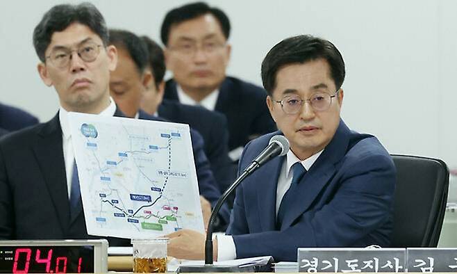 김동연 경기도지사가 지난해 국정감사에서 양평고속도로 노선 변경 의혹에&nbsp;관해&nbsp;설명하고 있다. 경기도 제공&nbsp;