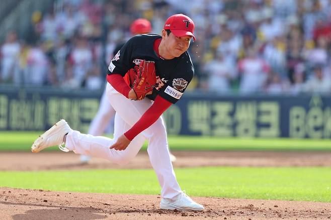 윤영철은 다음달 4일 일본 요코하마에서 토미존 수술을 받는다. 그는 지난달 왼쪽 팔꿈치 부상으로 이탈한 지 1달 만에 수술 진행을 최종적으로 결정했다. 사진제공｜KIA 타이거즈