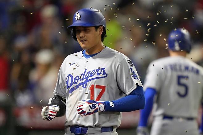 다저스 오타니는 13일(한국시간) 에인절스와 원정경기에서 시즌 43호 홈런을 터트렸다. 그는 이 홈런을 NL 홈런 단독 선두로 올라섰다. LA(미 캘리포니아주)｜AP뉴시스