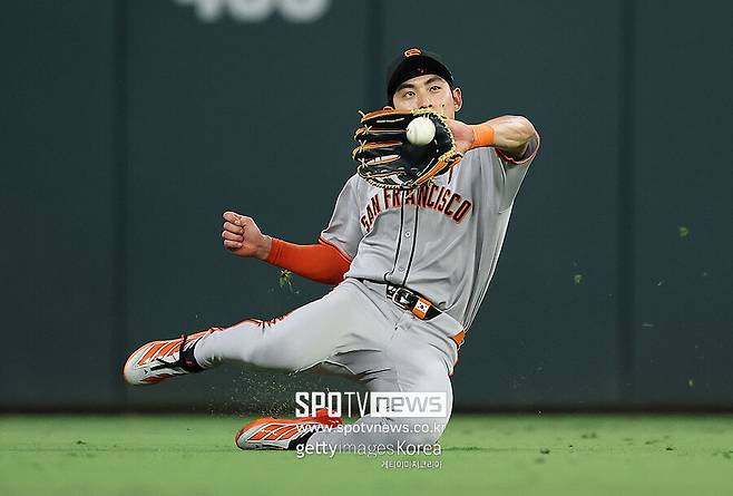 ▲ 수비하는 이정후.