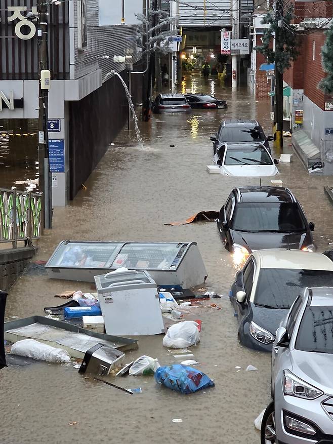 ▲ 13일 인천 서구 폭우 피해 현장. ⓒ 연합뉴스.