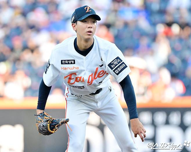 29일 오후 대전 한화생명 볼파크에서 열린 '2025 신한 SOL Bank KBO리그' 삼성 라이온즈와 한화 이글스의 경기, 1회초 한화 선발투수 황준서가 공을 힘차게 던지고 있다. 엑스포츠뉴스 DB