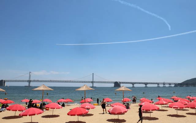 부산 광안리해수욕장 전경. 연합뉴스