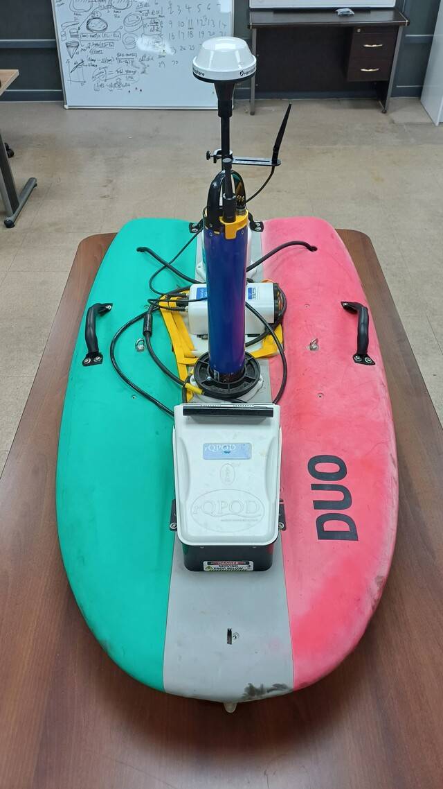 감종훈 교수 연구팀이 통합 수자원 관리를 위해 사용하고 있는 무인보트형 로봇. 하천 등에 흐르는 물의 양과 수질을 동시에 관측할 수 있도록 개발됐다. 김명규 기자