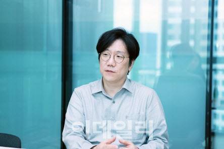 성낙호 네이버클라우드 하이퍼클로바 기술총괄이 이데일리와 인터뷰를 하고 있다(사진=네이버클라우드)