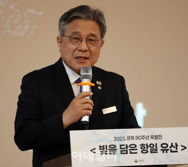 국가유산청이 광복 80주년을 맞아 덕수궁 돈덕전에서 개최하는 특별전 ‘빛을 담은 항일유산’ 특별전 언론공개회가 11일 열렸다. 허민 국가유산청장이 인사말을 하고 있다. (사진=김태형 기자)