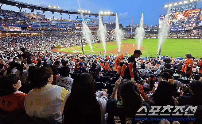 한 시즌 최다 매진 신기록(48번째)을 달성한 한화 이글스 볼파크.
