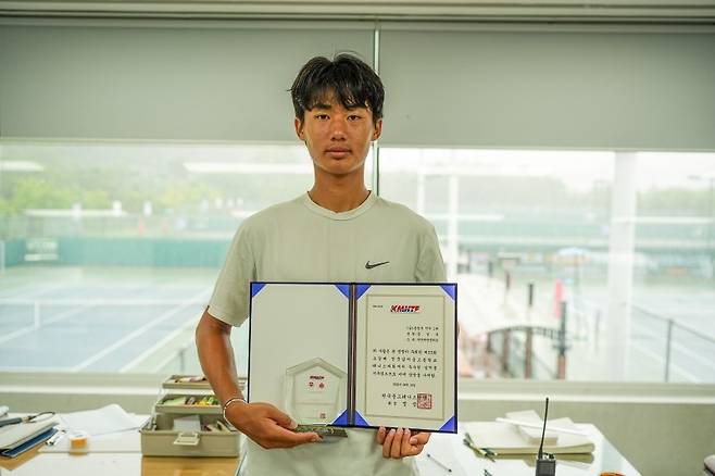 남중부 단식 우승 문설후