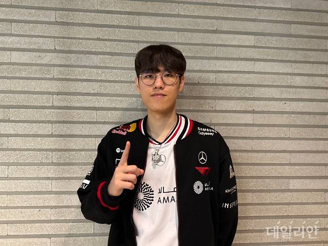 '오너' 문현준이 지난 13일 데일리안과의 인터뷰를 마친 뒤 기념 촬영을 하고 있다. ⓒ데일리안 황지현 기자