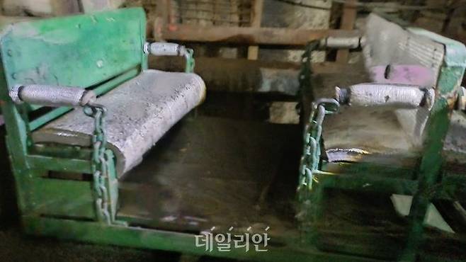 장성광업소에서 근무하던 작업자들이 타고 다녔던 갱도 내 기차. ⓒ데일리안 김성웅 기자