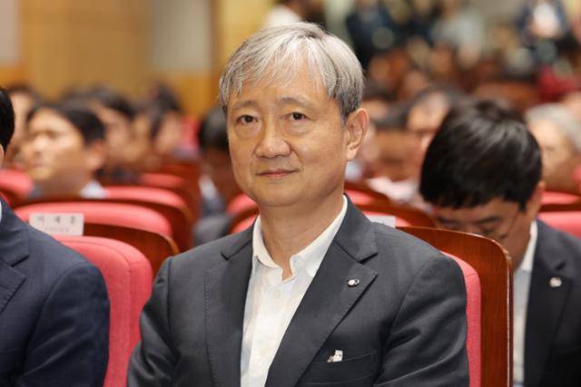 이찬진 신임 금융감독원장이 14일 서울 여의도 금융감독원에서 열린 취임식에 참석해 착석해 있다. 연합뉴스