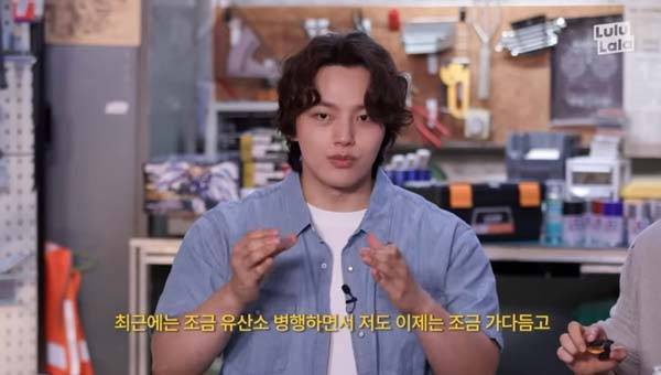 배우 여진구(28)가 무분할 운동과 계단 오르기를 자주 한다고 밝혔다./사진=유튜브 채널 ‘워크맨-Workman’ 캡처